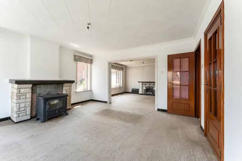 Statige woning met ruime loods te koop in Gits