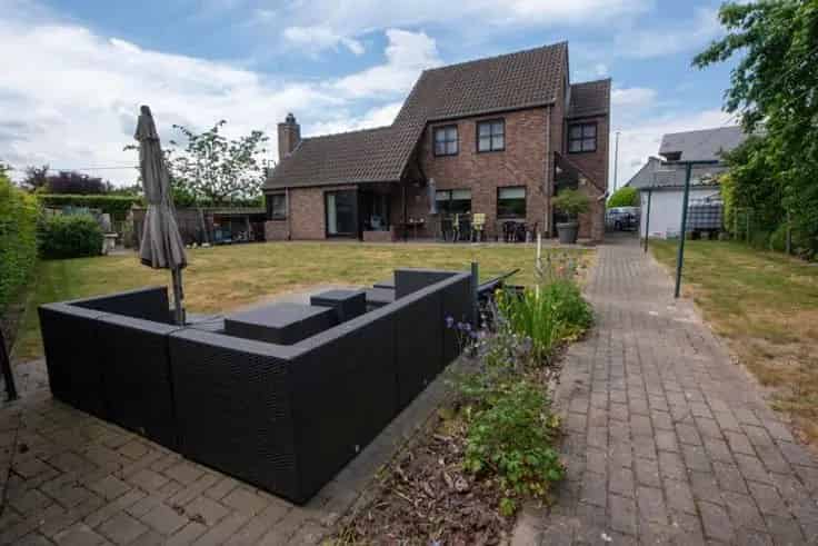 Te Koop: Stijlvolle Villa met Ruime Tuin en Garage