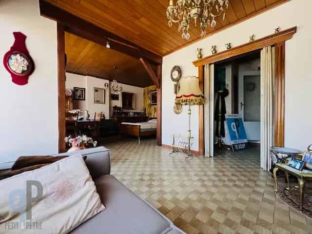 Te renoveren woning met tuin en garage