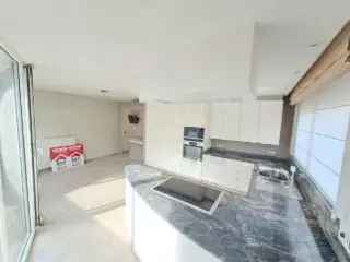 Handelspand te huur Zwevegem - 350m² met woonst
