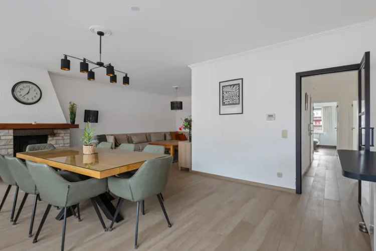 Appartement te koop Aartselaar: Vernieuwd, 3 slaapkamers, ruim terras