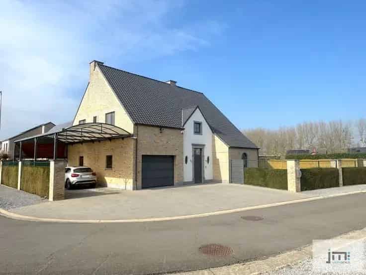 Huis Te Koop: Ruime woning met 3 slaapkamers en tuin