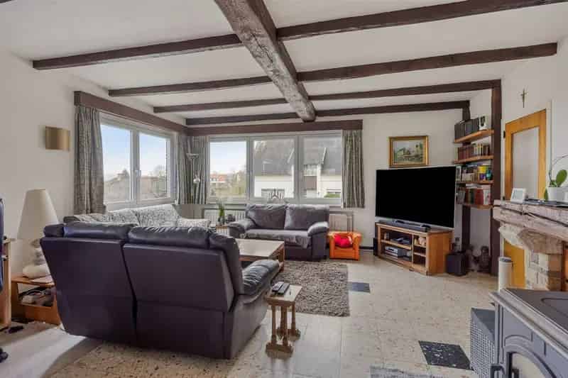 Viergevelwoning in gewilde buurt