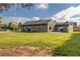 Bungalow te koop Waasmunster 237m² 2 slaapkamers grote tuin magazijn