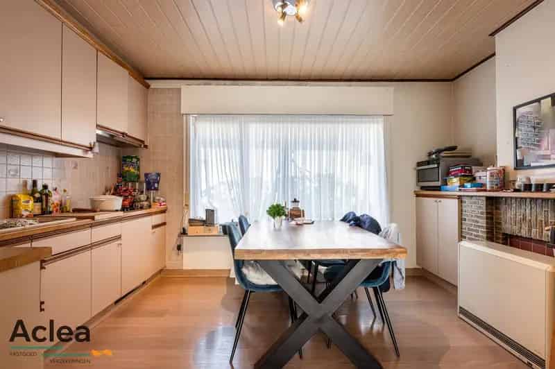 Verzorgde woning 2 ruime slaapkamers en bureauruimte