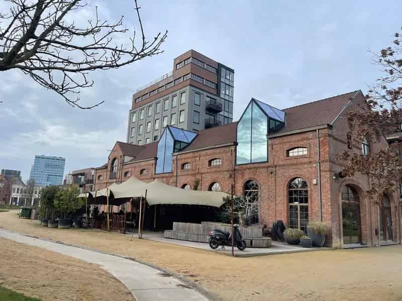 Horecapand met terras Park Spoor Noord