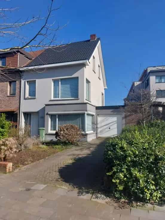 Huis Te Koop Merksem 3 Slaapkamers Vernieuwd Dak Garage Tuin