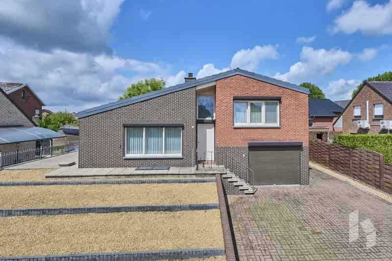 Op te frissen woning 3 slaapkamers te koop