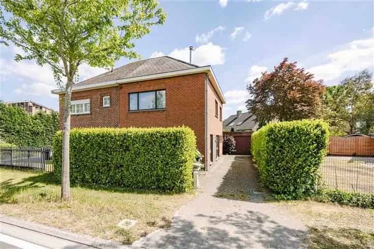 Huis Te Koop Heusden: 4 Slaapkamers, Garage & Zonnige Tuin