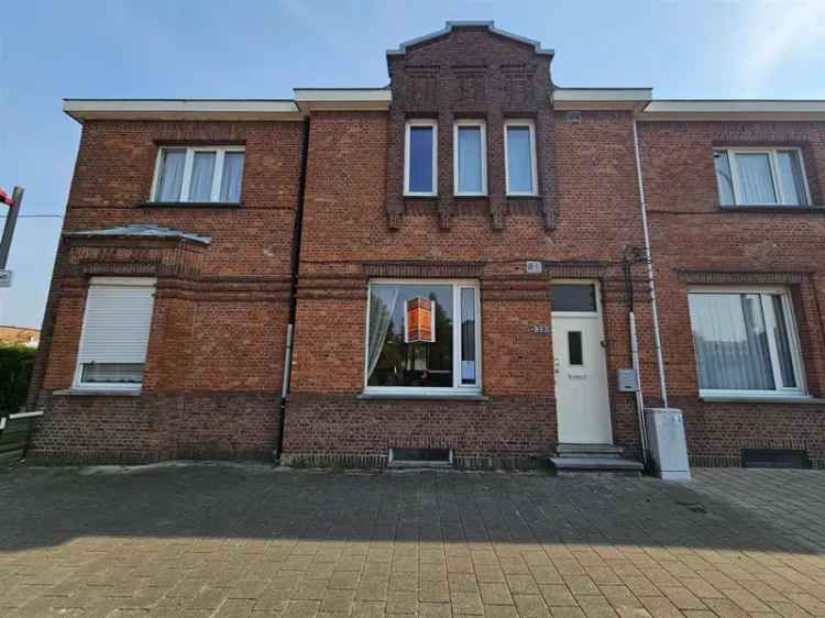 Instapklare rijwoning met 4 slpks en stadstuin.