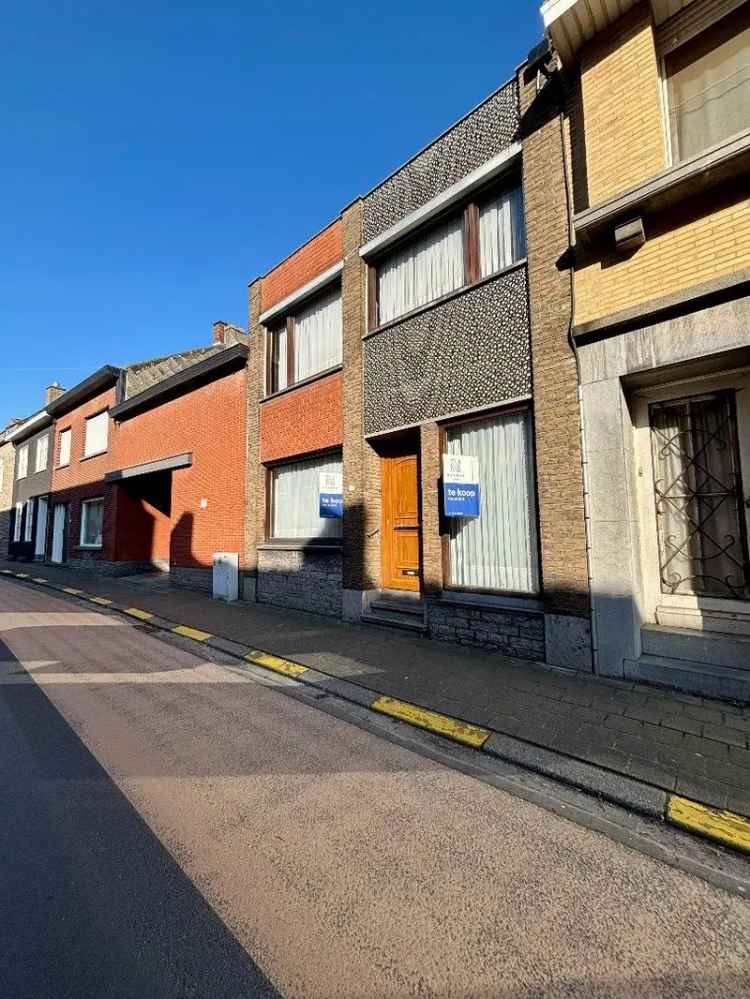 Opslagruimte kopen in Kuurne met veel ruimte op 840m² perceel