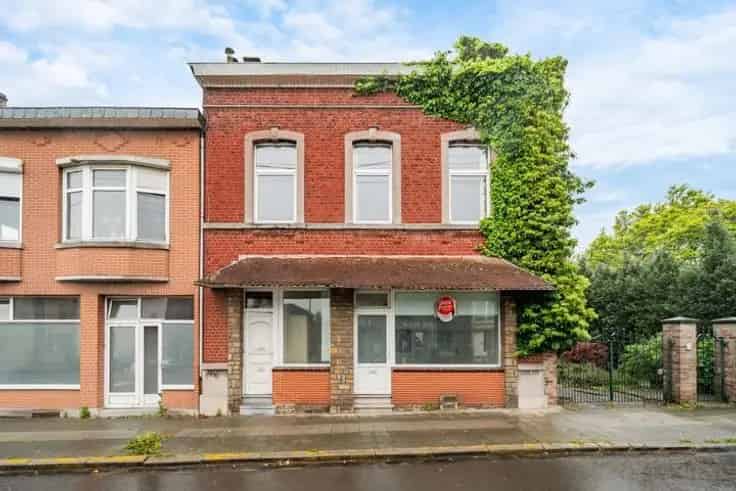 Appartement Te Koop Nabij Winkels en Openbaar Vervoer