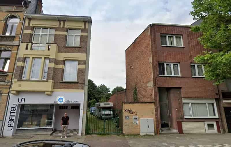 Woning met bouwgrond en atelier
