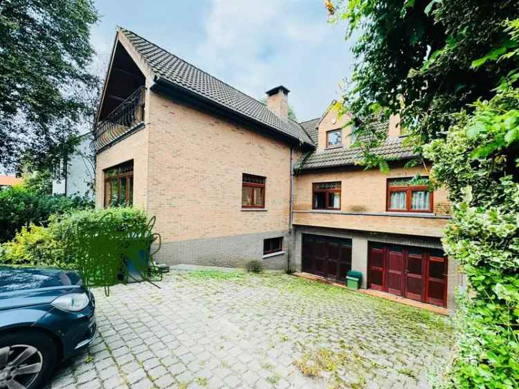 Karaktervolle half open villa met grote tuin 1.189m² in een rustige straat.