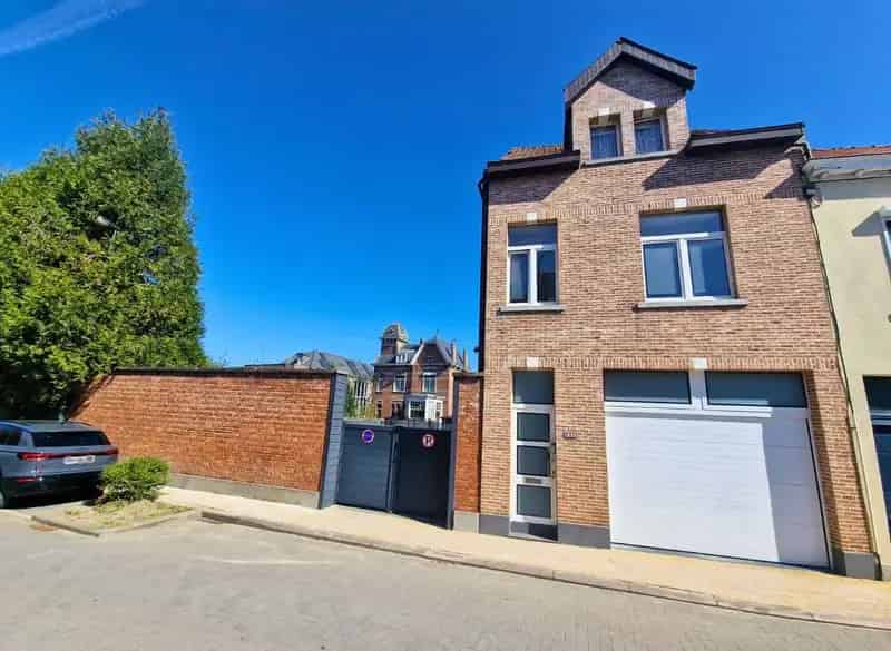 Bel-etage te koop Vilvoorde: Ruime woning met atelier en extra perceel