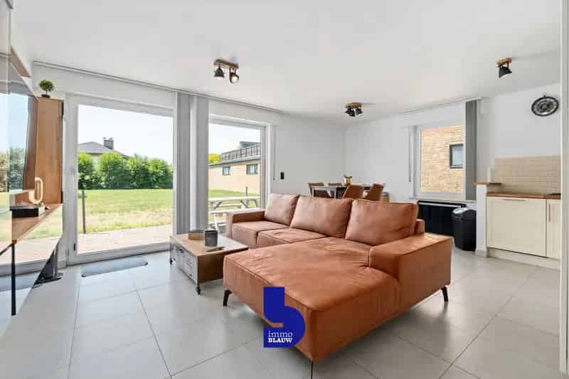 Lichtrijk Appartement met Ruim Terras te Huur
