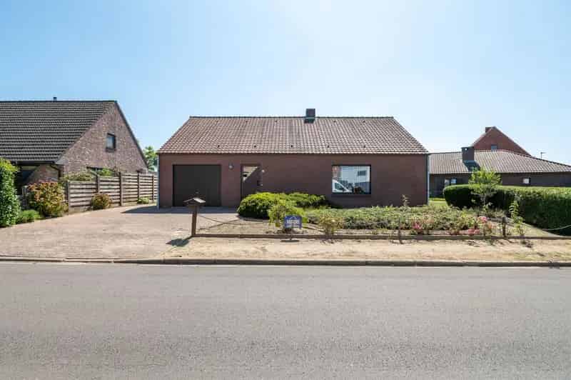 Vrijstaande woning 2 slaapkamers 826m2 tuin