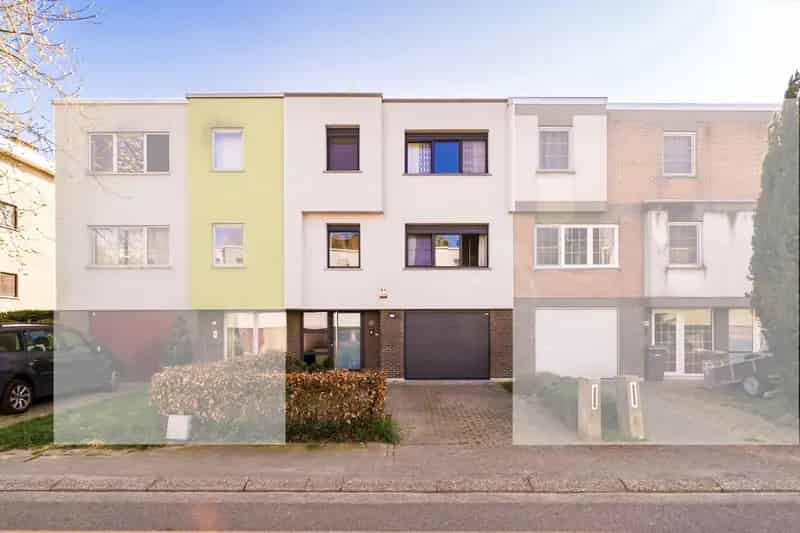 Bel-etage 3 slaapkamers tuin garage gerenoveerd