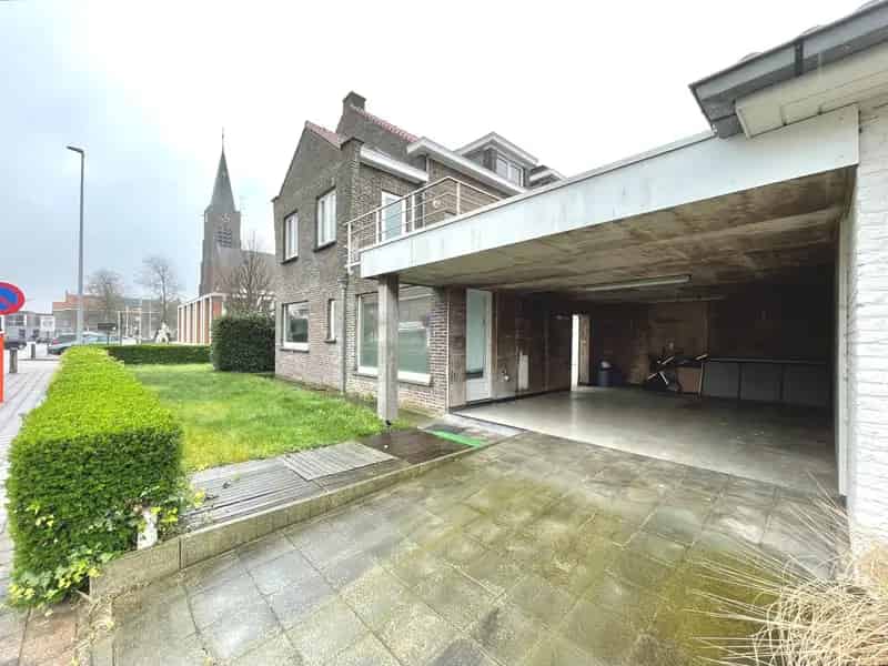 Woning Met Commercieel Gebouw Te Koop