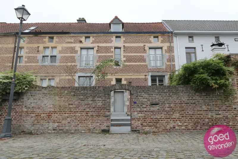 Unijke Begijnwoning 2 Slaapkamers Terras Gerenoveerd