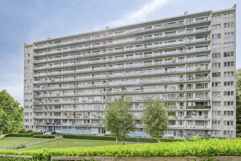 Appartement te koop: Lichtrijk 2 slpk, terras en kelder