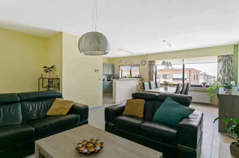 Appartement te huur 2 slaapkamers ruim terras garage