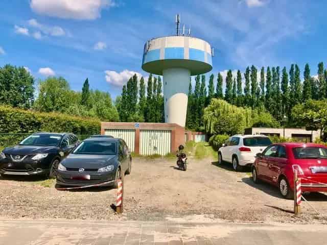 Bouwgrond met 11 Garages