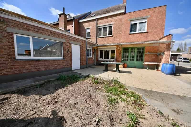 Huis te koop: Te renoveren woning met 3 slaapkamers en garage