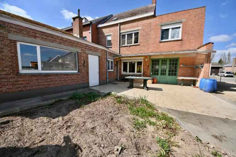 Huis te koop: Te renoveren woning met 3 slaapkamers en garage