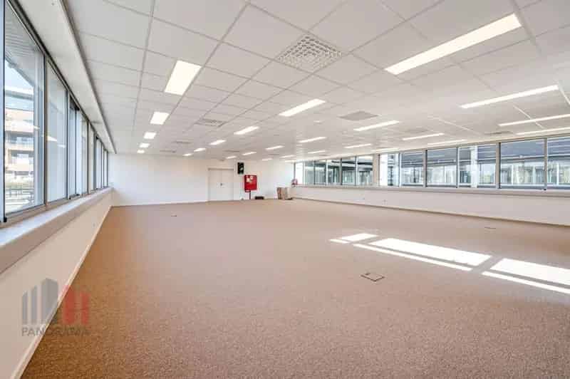 Kantoren te Huur Axxes Business Park Merelbeke 826m²