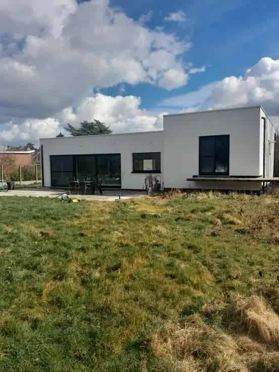 Villa te Koop: Rustige ligging, Grote Tuin, Nabij Ravel