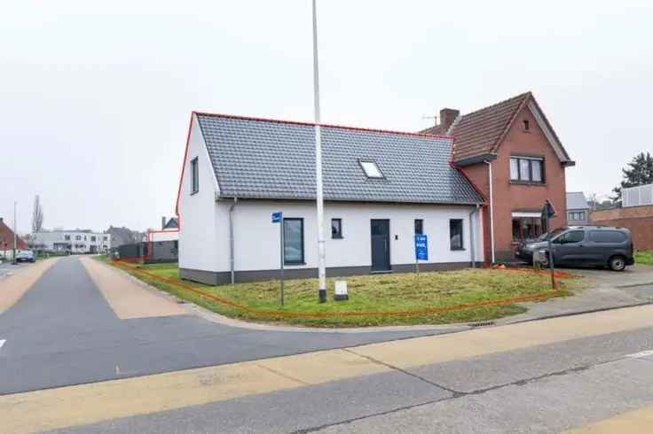 Huis Te Koop: Gerenoveerde Ruime Woning met Tuin