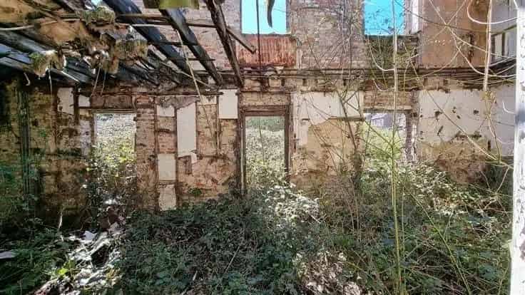 Huis Te Koop Ruïne te Renoveren