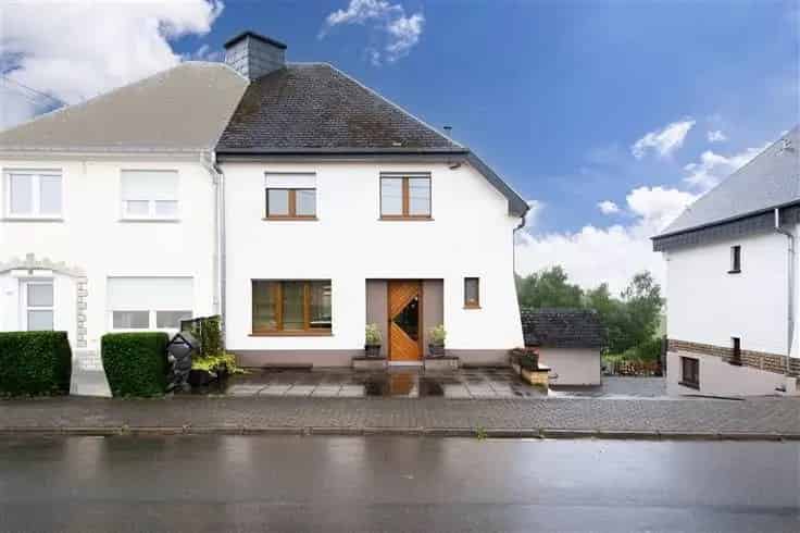 Huis te Koop Aubange: Gerenoveerde woning met garage en tuin