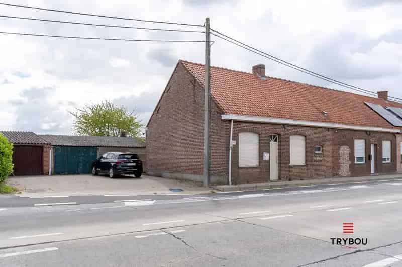 Huis te koop Langemark: Te renoveren woning met garage