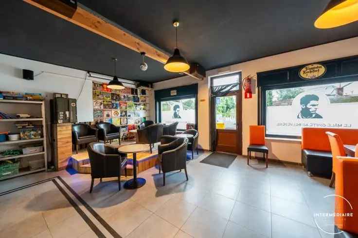 Huis Te Koop met Commerciële Ruimte en Duplex
