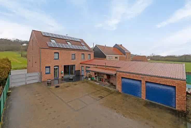 Villa Te Koop Gerenoveerde Villa-hoeve 400m²