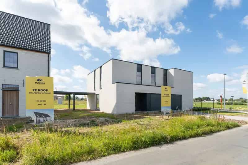 Moderne Halfopen Woning te Koop