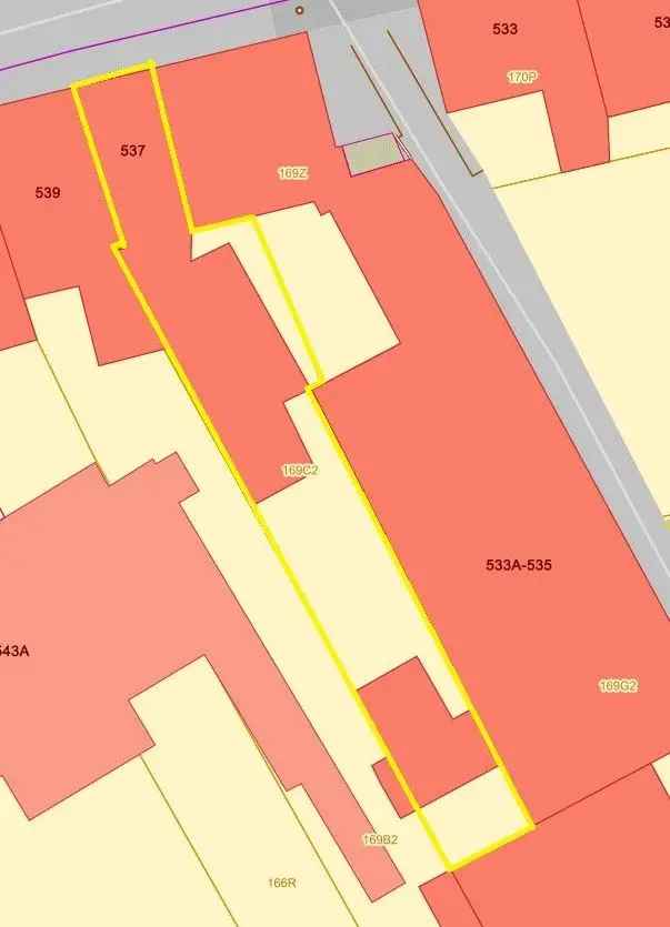 Te renoveren huis met gunstige ligging en veel mogelijkheden