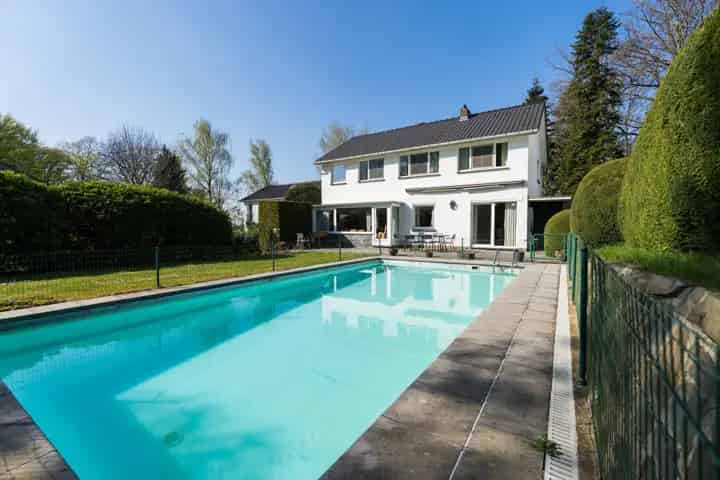 Bouleaux 60: Ruime gezinswoning met zwembad en garage