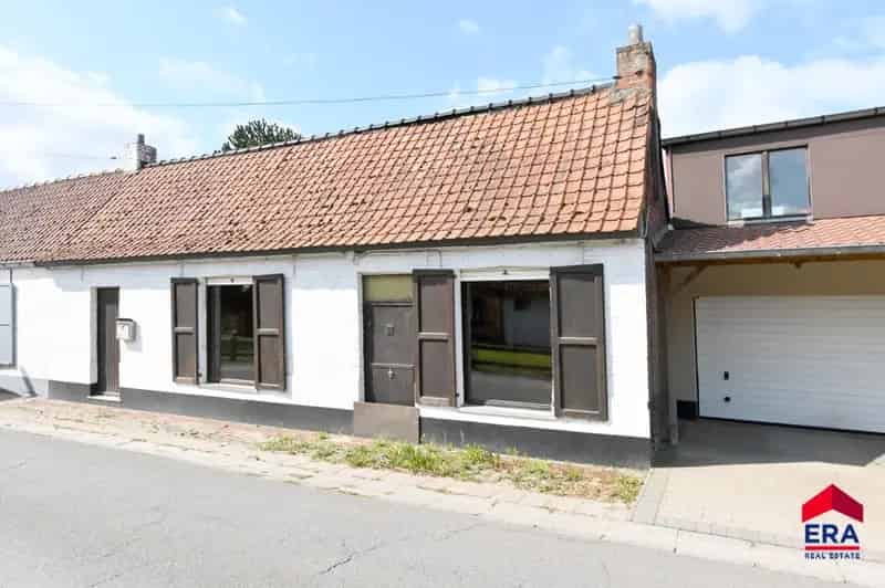 Huis te koop in Lievegem: charmante woning in rustige buurt
