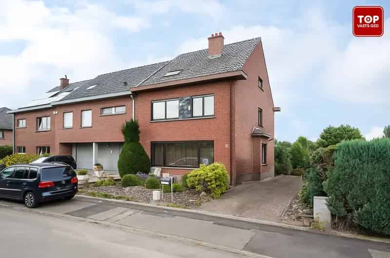 Huis te koop: 4 slaapkamers, tuin, garage, nabij E40