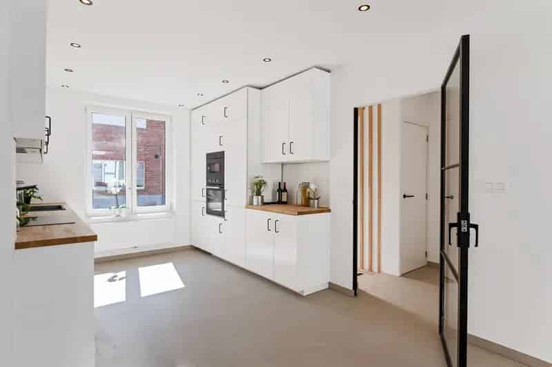 Volledig gerenoveerde HOB van A tot Z met 3 slaapkamers, garage en tuin van 160 m²!