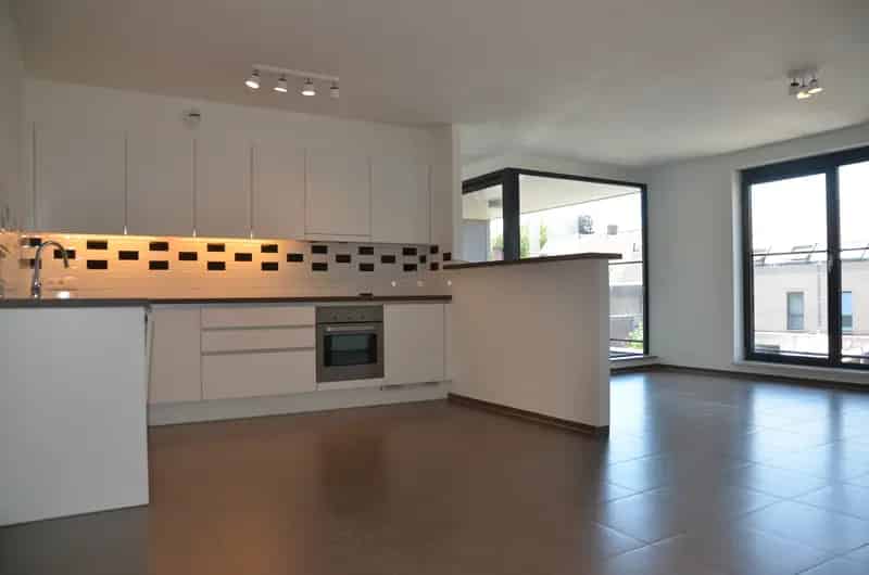 Ruim Appartement te Huur met Terras en Autostaanplaats