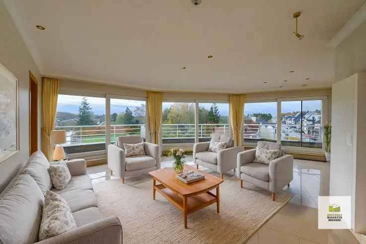 Ruime Penthouse Met Panoramisch Zicht Te Koop