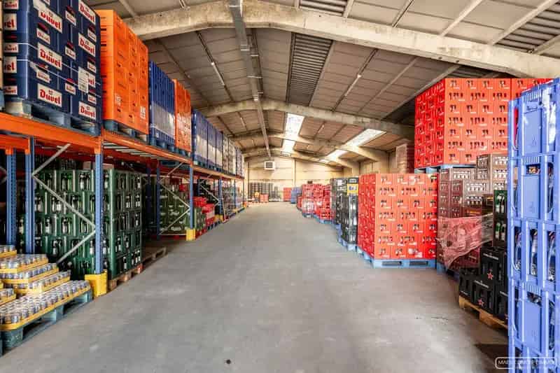 TE KOOP – handelsfonds met uniek commercieel vastgoed: villa, winkel en loods