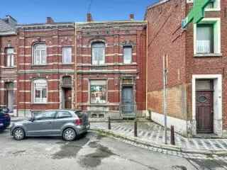Herenhuis te koop Ecaussinnes - Karaktervolle woning met tuin