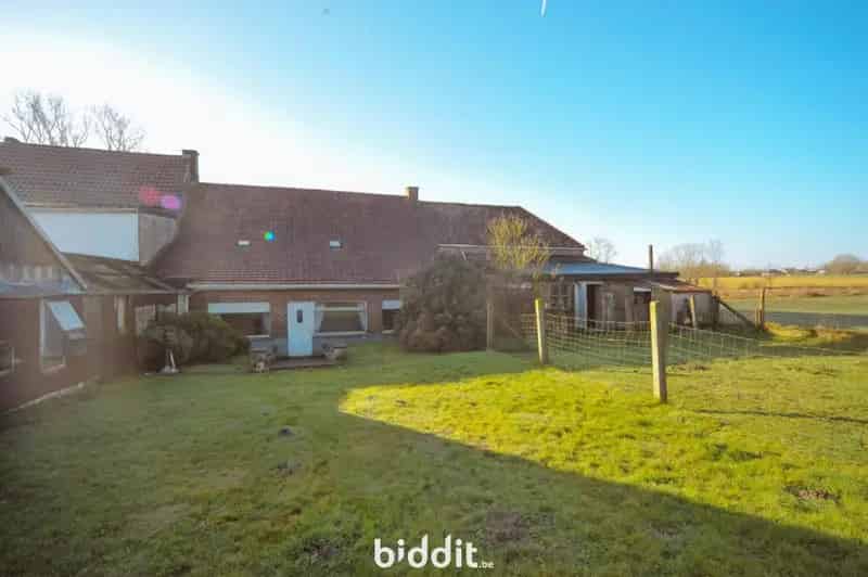 Woonhuis met landgebouw en hooiland te koop