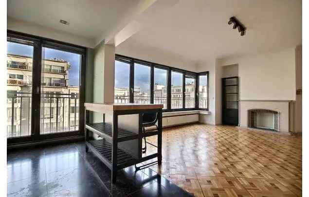 Huur 2 slaapkamer appartement van 90 m² in Schaerbeek - Schaarbeek