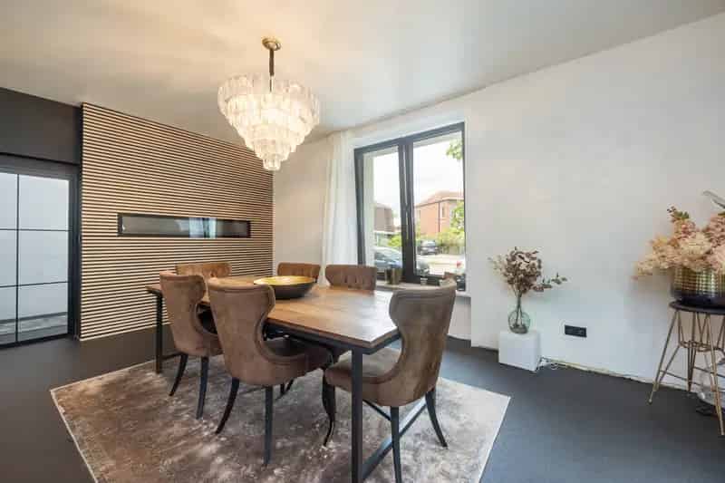 Ruime Instapklare Gezinswoning 5 Slaapkamers